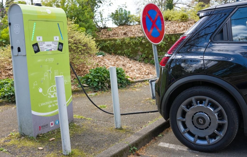 “Los precios son totalmente aleatorios”… Los conductores de coches eléctricos hablan de la molestia de repostar “Los precios son totalmente aleatorios”… Los conductores de coches eléctricos hablan de la molestia de repostar